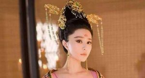 武则天被迫退位后李显皇帝当得怎么样？据说曾经哪些逼宫大臣毁得肠子都青了！