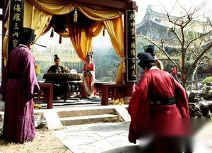 范仲淹为何在刘娥太后执政时期多受打击？