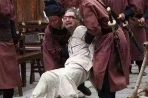 汉武帝命公孙贺为丞相，他为何倒地痛哭？