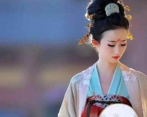 在厕所与野猪遭遇的贾姬，为何没人敢救她？