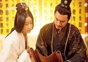 王莽为什么要篡夺西汉的政权？他为什么能成功呢？