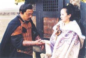 曹操怎样从匈奴的军帐中夺回三国才女蔡文姬的？