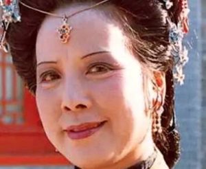 红楼梦中邢夫人身为贾府的大太太，为何她还如此孤独？