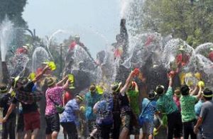 泰国泼水节是几月几日？泰国泼水节时要做什么？