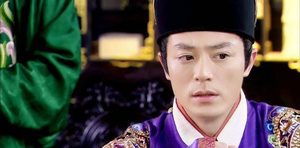 一年后朱祁镇回来，朱祁钰把皇位立刻主动还给他，可以保命吗？