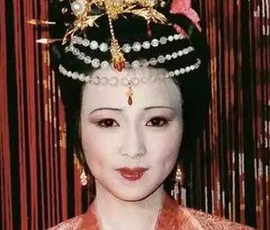 秦可卿是怎么死的？她的死暗示着什么？