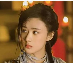 金花婆婆是什么人？她对殷离好吗？
