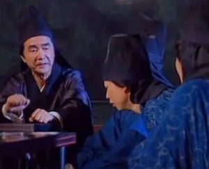 张恭是什么人？他与十常侍有什么联系？