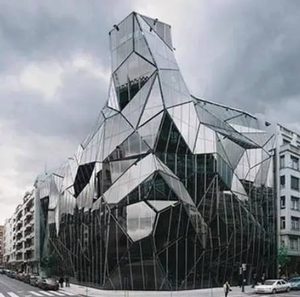 世界上最著名的玻璃建筑，分别位于世界的什么地方？