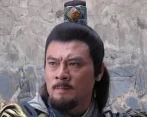 刘备接纳名声很差的吕布：权谋与智勇的结合