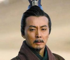 商鞅变法的内容是什么？在怎样的背景下实施的？