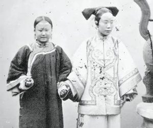 揭秘皇家育儿传统：古代皇子为何由奶妈抚养?