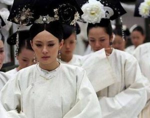 帝国黄昏：皇帝驾崩后妃子们的命运