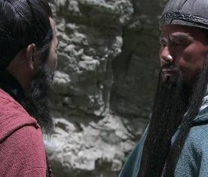 华容道之谜：关羽放走曹操的历史解读与假设推演