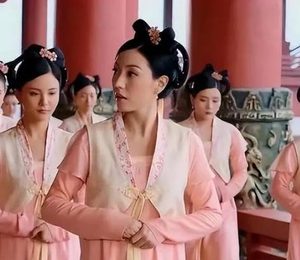 古代宫女的日常：劳碌与闲娱的对比