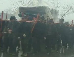解读农村俗语“雨打棺材”背后的智慧