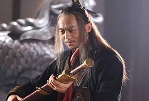 夏无且：逆境中的坚持与转变