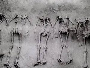 埃及发现7000年前第一王朝古城：活人陪葬的惊人发现
