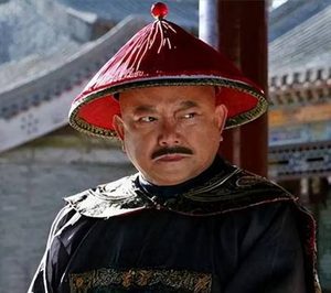 官阶与实权：刘墉与和珅的权力天平