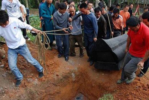 古代人死后为什么要在嘴里塞东西？“压舌”起源于什么时候？历史图片
