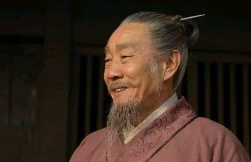 告老还乡的丞相回乡后还有权利吗？地方官员能不能动他们？历史图片