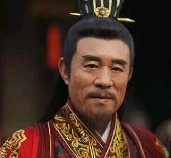 告老还乡的丞相回乡后还有权利吗？地方官员能不能动他们？历史图片