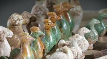 唐三彩历史图片