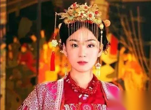 被当奴隶贩卖的皇妃 能否挣脱命运的诅咒历史图片