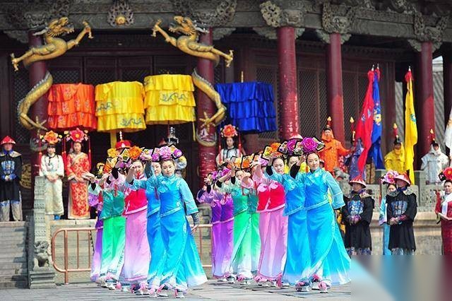 即位第一天就给臣子下跪 清史上绝找不出第二例历史图片