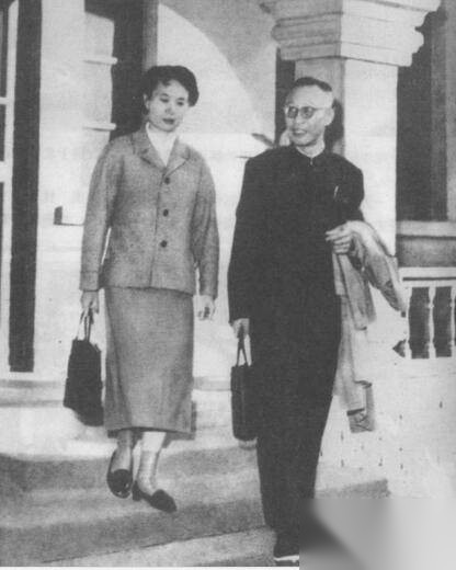 溥仪与妻子历史图片