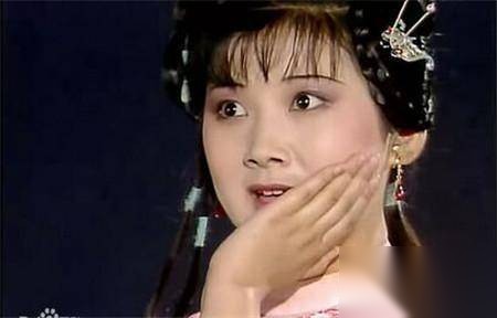 金钏儿为何要与贾宝玉调情历史图片