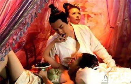 战斗力最强的君主竟同时与如此众多美女寻欢!历史图片
