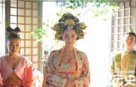 古代妇女为何爱进寺庙烧香 其实另有目的!历史图片