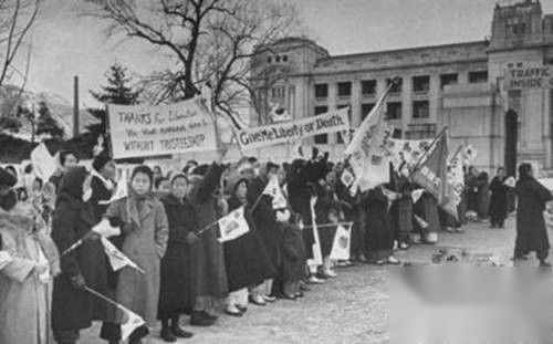 1946年全国爆发反苏大游行历史图片