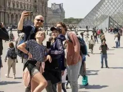 世界上蓝眼睛占比最高的国家是哪个国家？有多少人数？_趣历史网历史图片