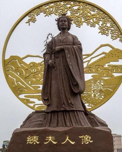 练夫人历史图片